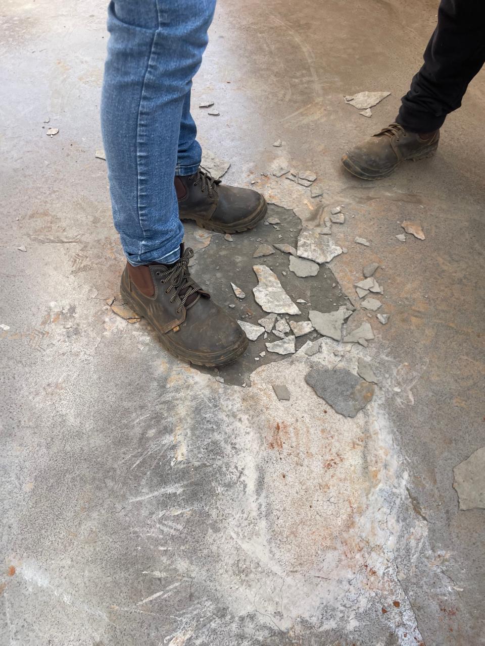Patologia no piso de concreto da Interagrícola